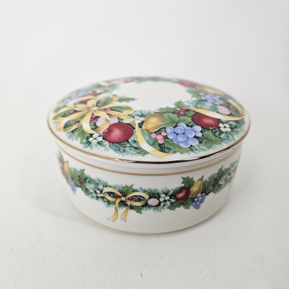 Mikasa Christmas Bouquet Lidded Trinket Box Holiday Fruit Wreath Gold Trim Japan